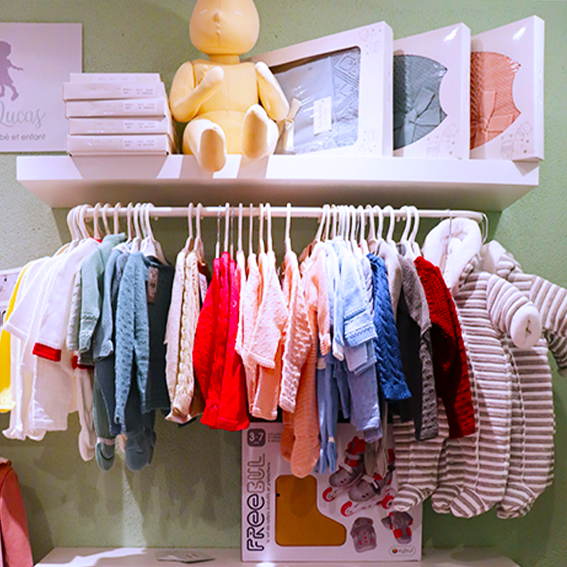 vetements_bebe_carree