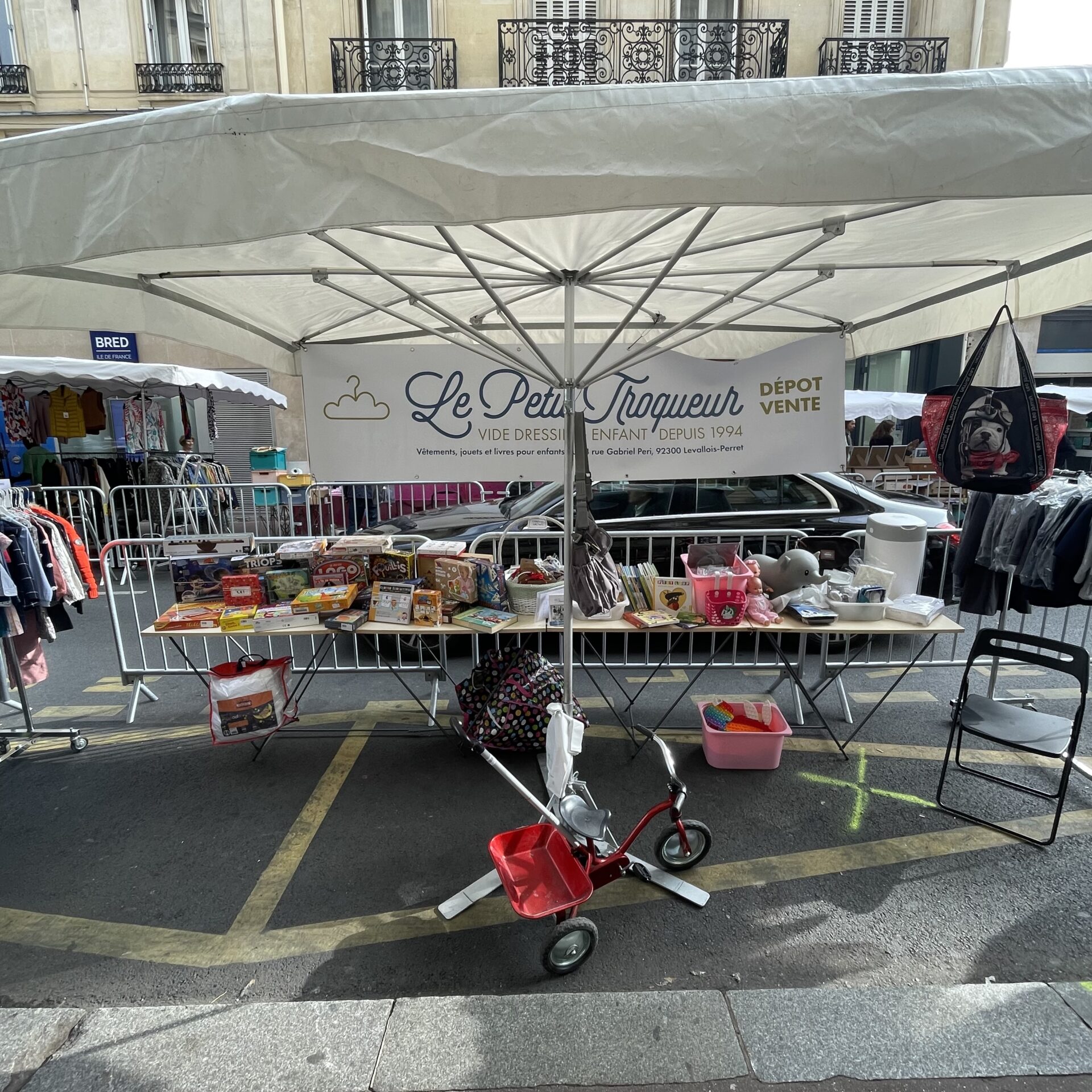 stand a la braderie des commerçant rue président wilson septembre 2023