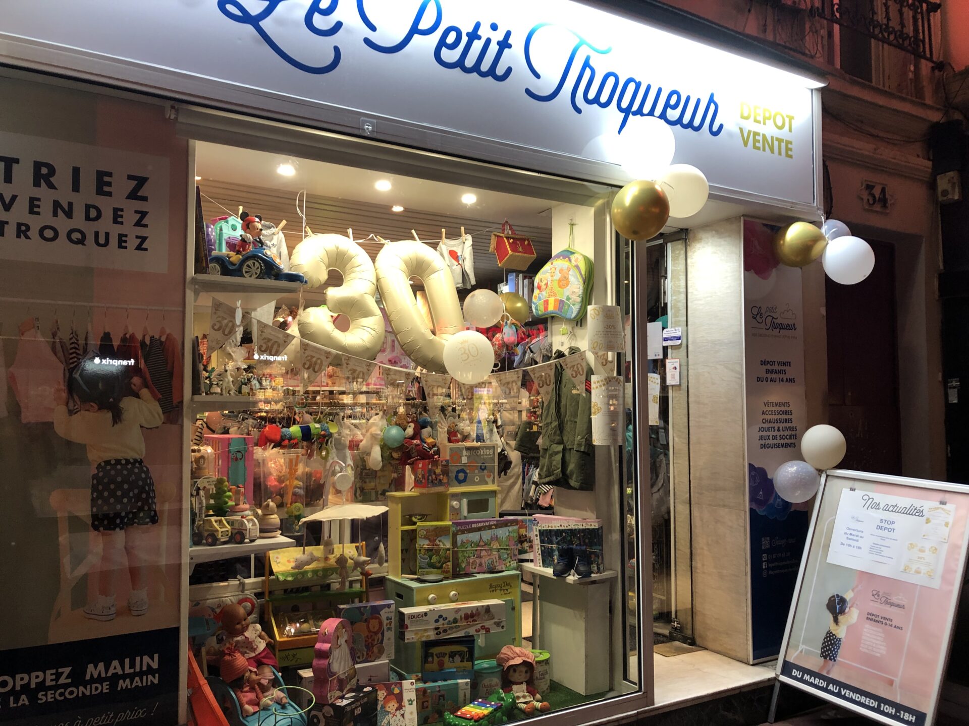 Vitrine anniversaire 30 ans le petit troqueur levallois